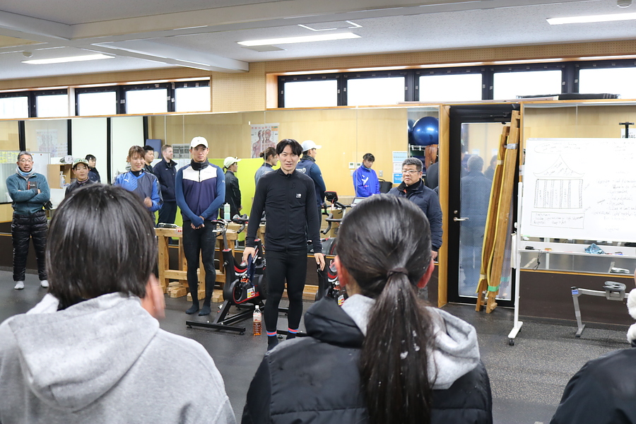 U19代表候補選手・シニアトップ選手合同強化合宿