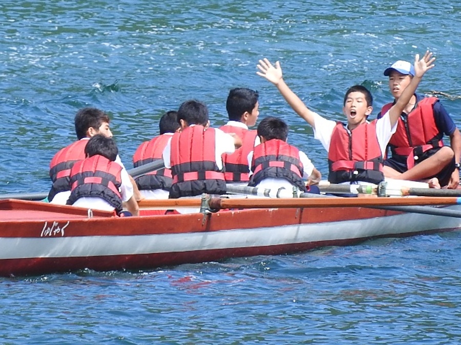 宇和島東高が創立120周年「校内ボートレース」を開催